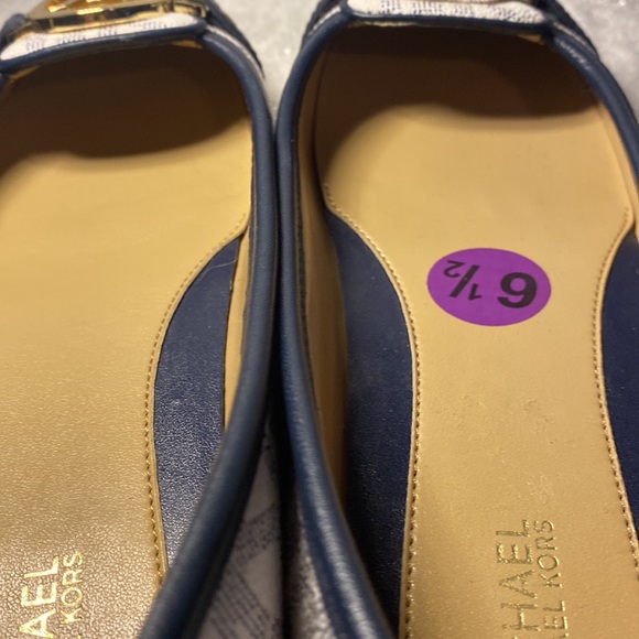 Michael Kors shoes $40 size 6 1/2 - Picture 6 of 6